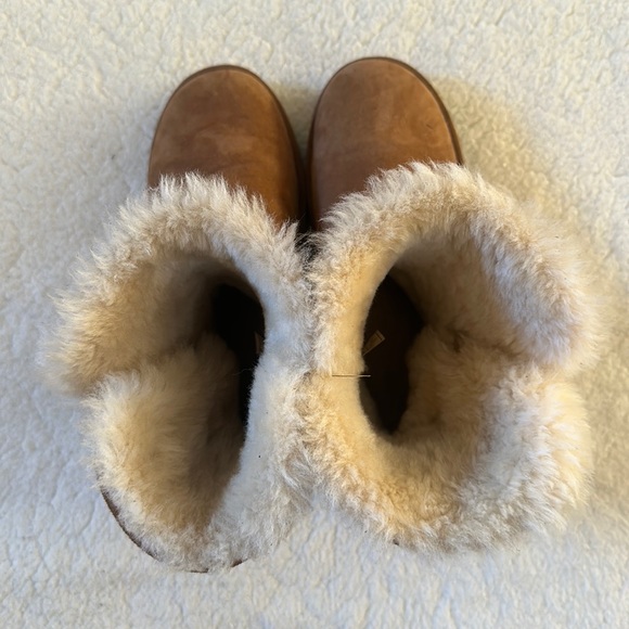 Ugg | Bailey Button II Chestnut Boot Size 10 - Picture 5 of 10
